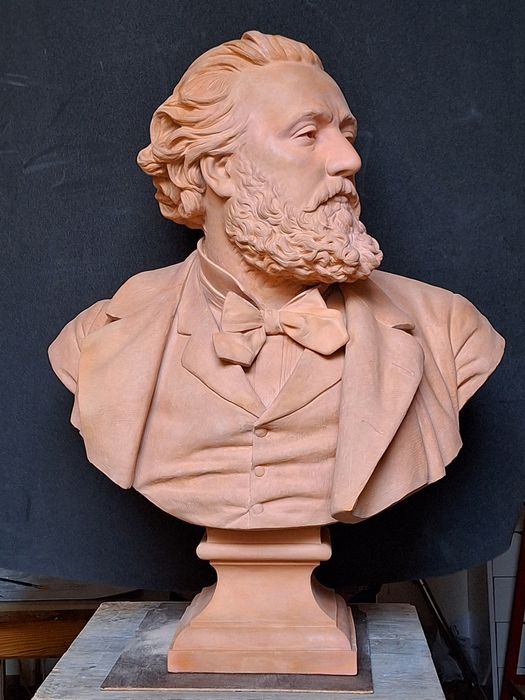 sculpture : portrait en buste de Gambetta