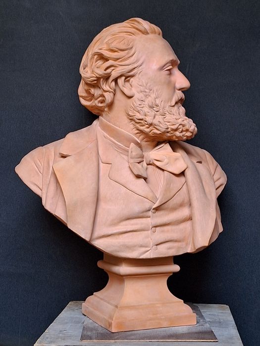 sculpture : portrait en buste de Gambetta