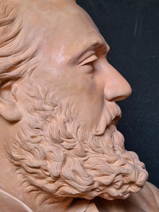 sculpture : portrait en buste de Gambetta, détail