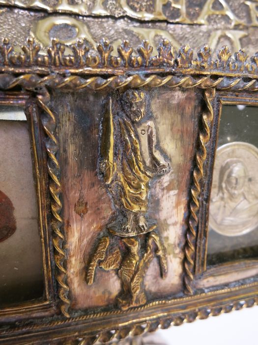 reliquaire (coffret-reliquaire), détail
