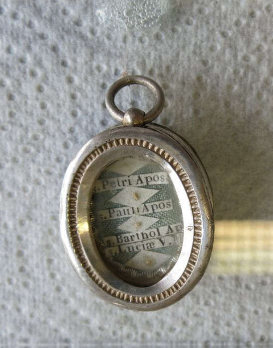 reliquaire (coffret-reliquaire), détail
