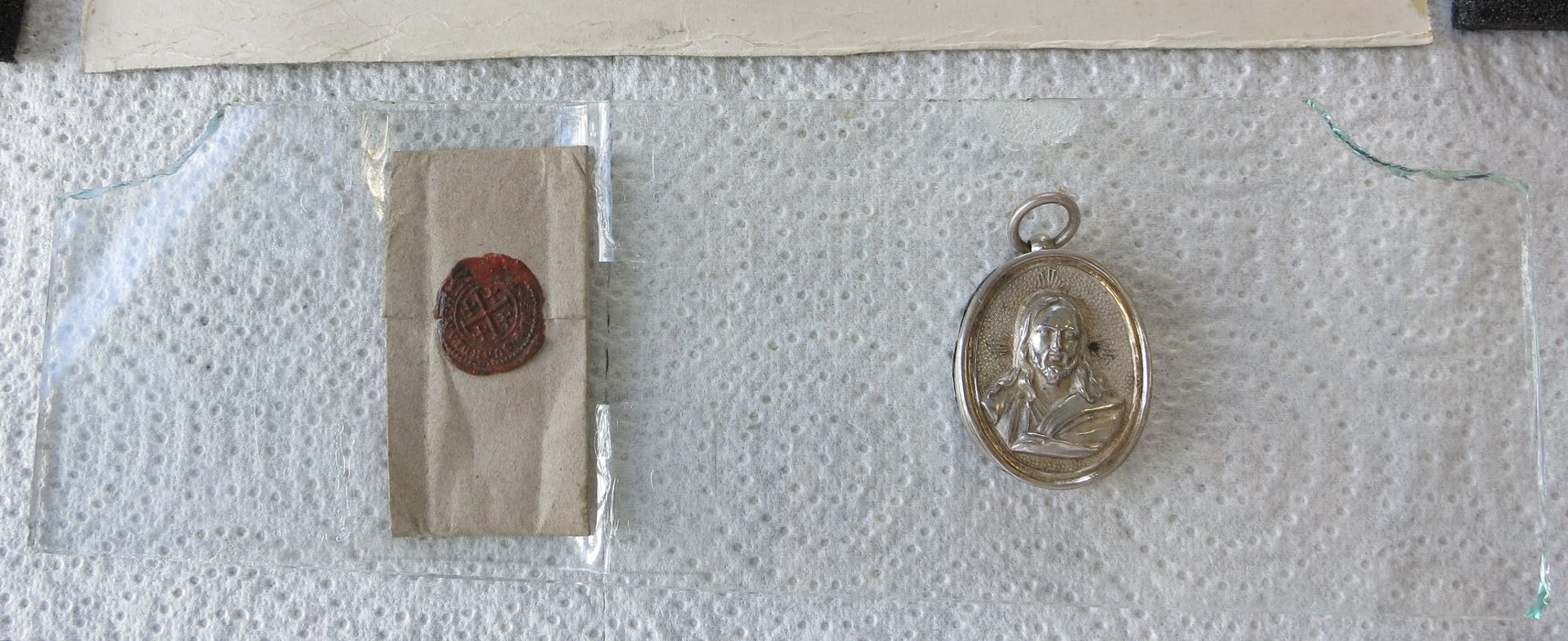 reliquaire (coffret-reliquaire), détail