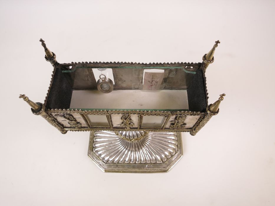 reliquaire (coffret-reliquaire), vue partielle