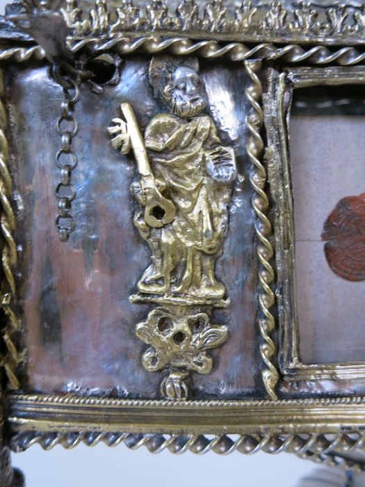 reliquaire (coffret-reliquaire), détail