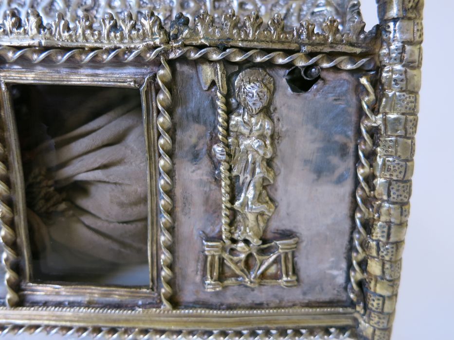 reliquaire (coffret-reliquaire), détail