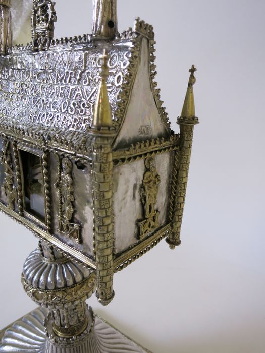 reliquaire (coffret-reliquaire), détail
