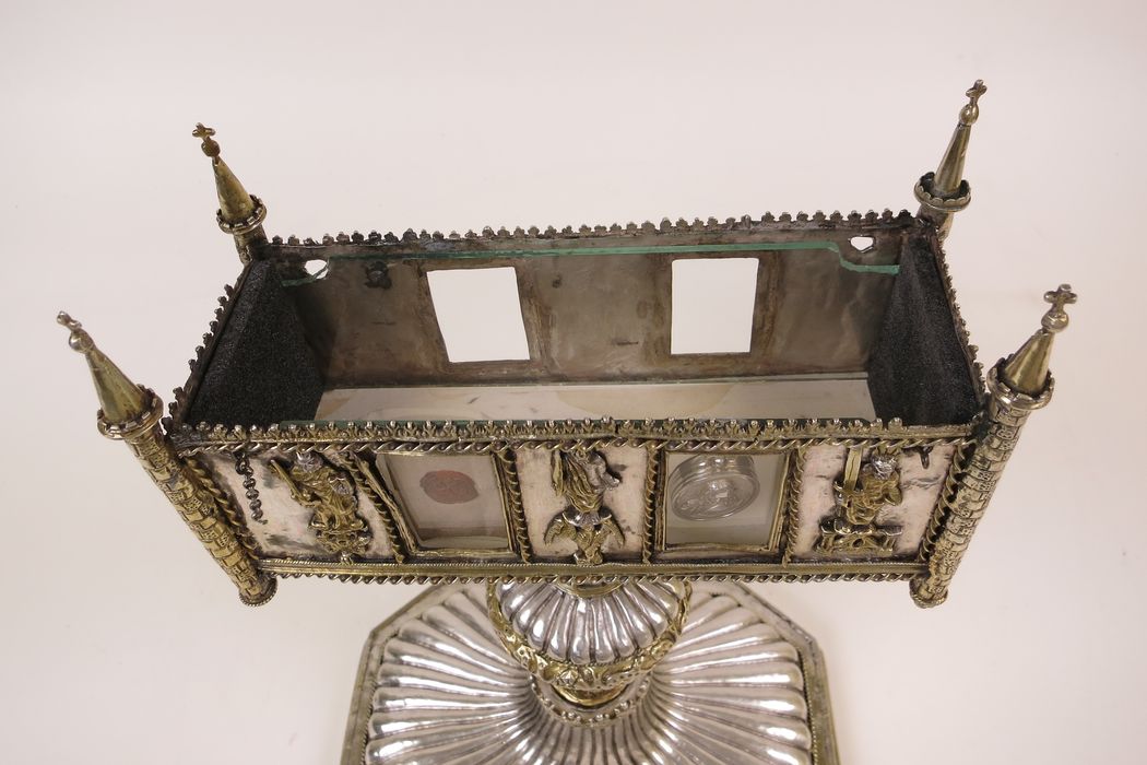 reliquaire (coffret-reliquaire), vue partielle
