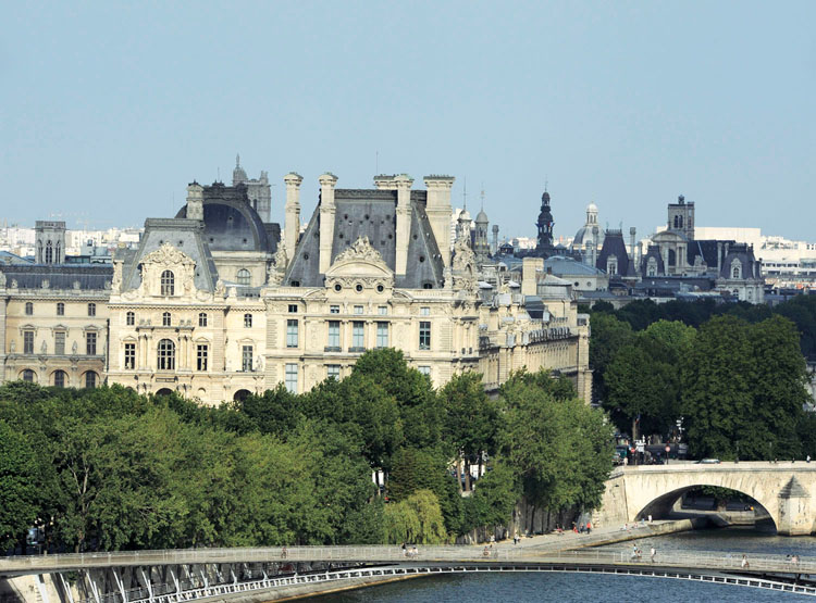 Les pavillons de Flore et Mollien depuis le port des Champs-Élysées