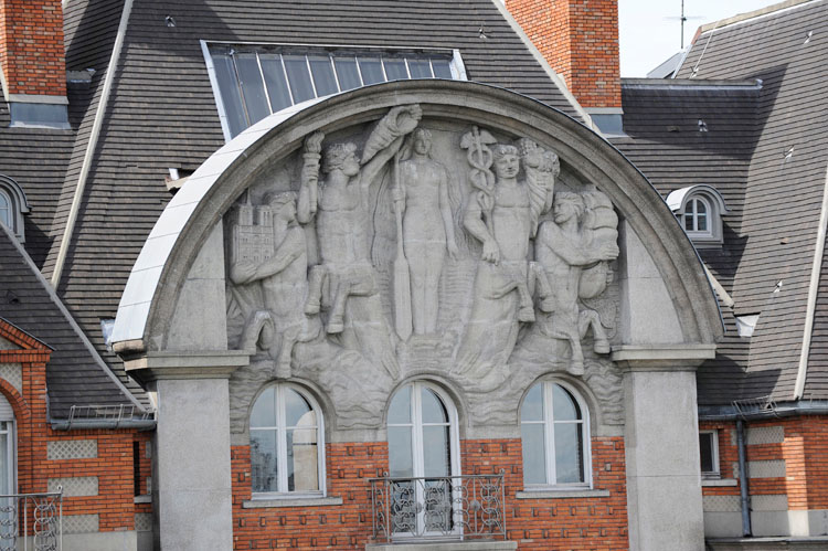 Fronton façade nord