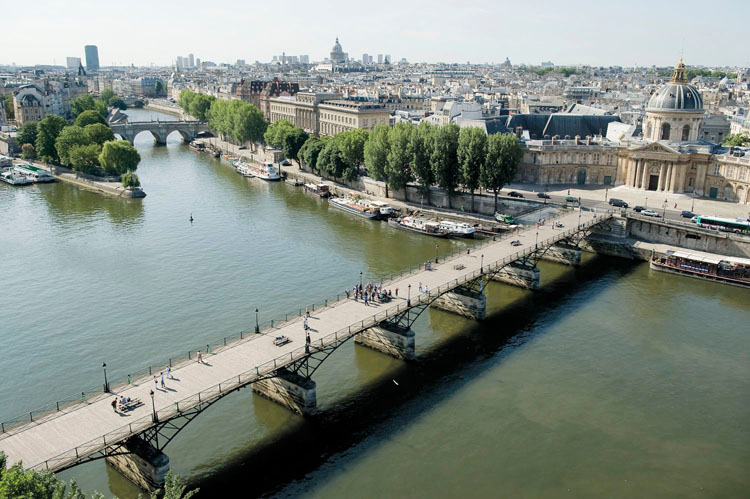 L'Institut et le pont des Arts depuis le quai François-Mitterrand