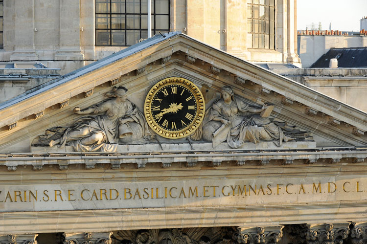 L'horloge et le tympan façade nord