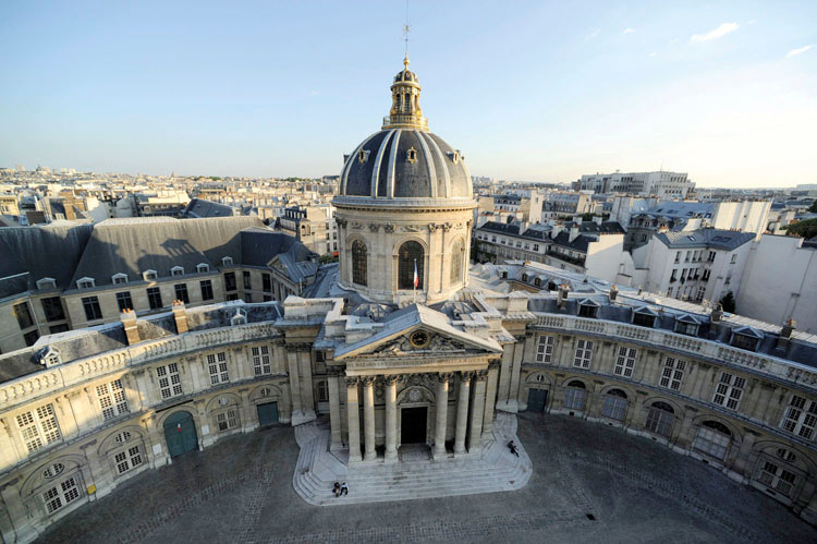 Le corps central et les ailes façade nord