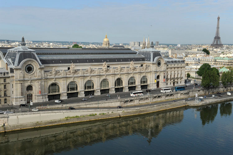 Façade nord depuis l'avenue du Général-Lemonnier