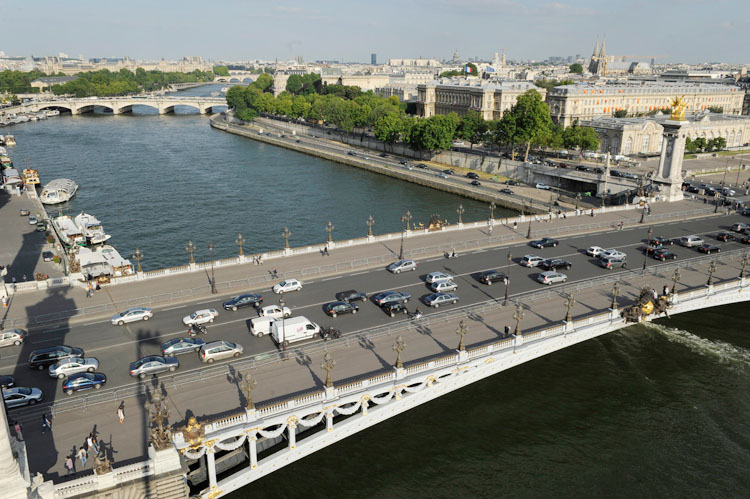 Les ponts Alexandre-III et de la Concorde depuis le port des Champs-Élysées