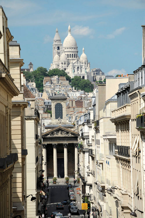 La rue Lafitte et la butte Montmartre depuis le boulevard des Italiens