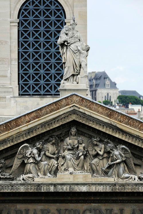 Fronton et statue : La Charité