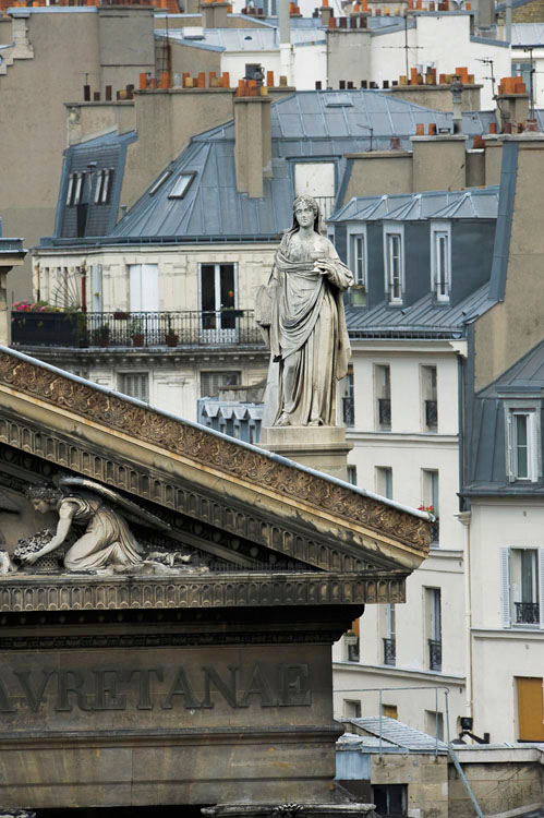 Fronton et statue : La Foi