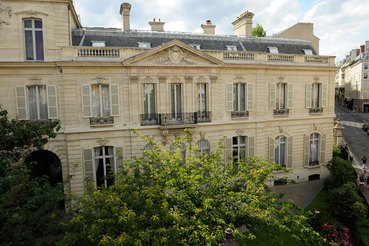 Façade de la bibliothèque Thiers