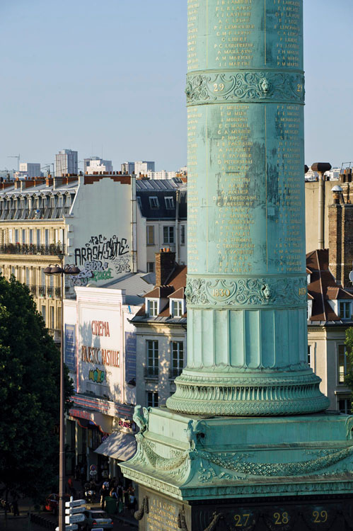 Le fût de la colonne et cinéma boulevard Richard-Lenoir depuis le boulevard Bourdon