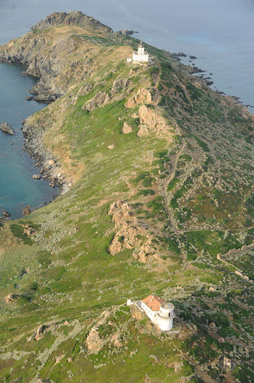 Phare et sémaphore de Mezzu Mare depuis le sud