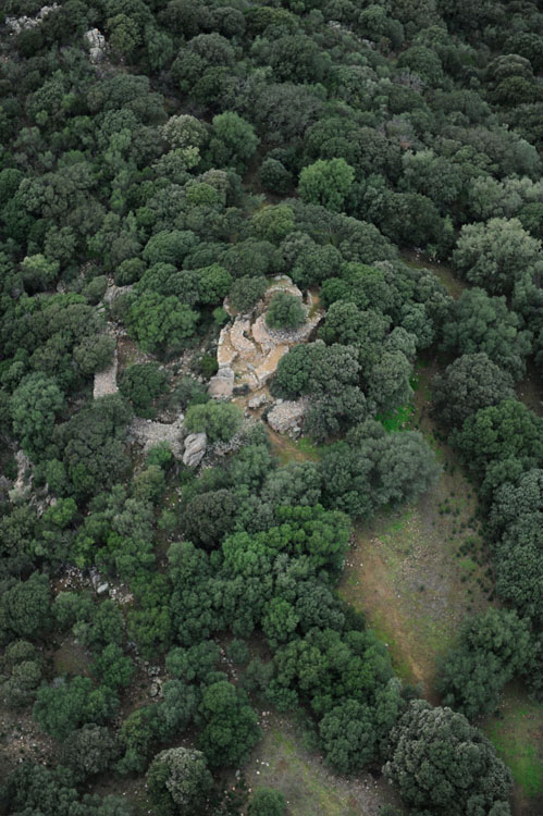 Castello de Cuntorba depuis l'est