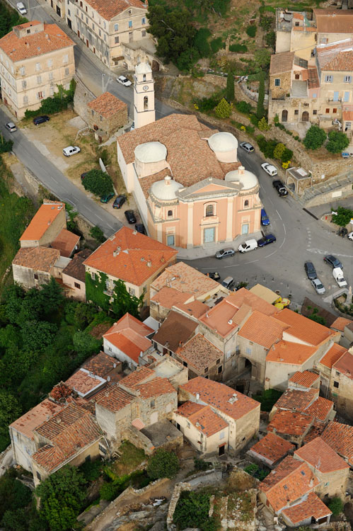 Village de Belgodère depuis l'ouest. Grand-Place et église