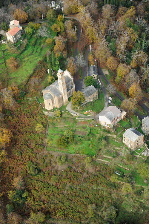 Village de Carcheto-Brustico depuis le sud-est. Grand-Rue et église