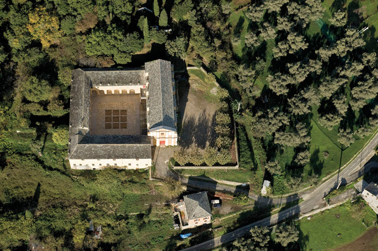 Couvent Saint-François depuis l'est. Vue plongeante