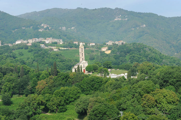 Église Saint-Nicolas depuis l'est