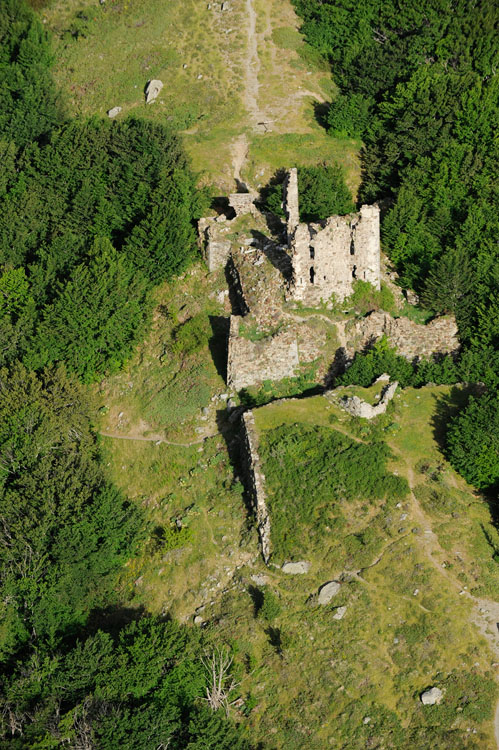 Ruines du fort de Vaux depuis l'est