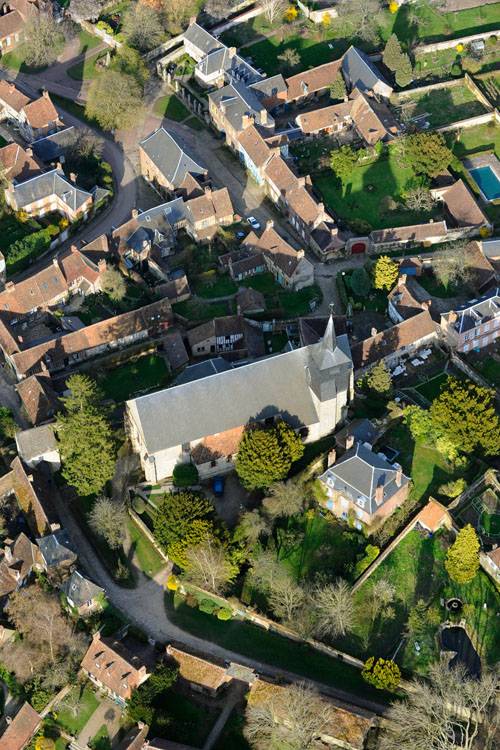 Collégiale Saint-Pierre depuis l'ouest. Vue plongeante