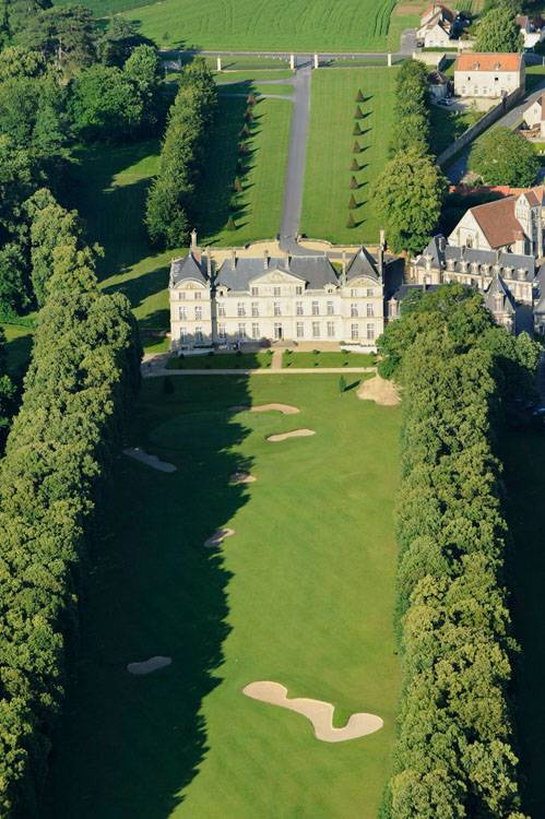 Château de Raray depuis l'ouest. Golf