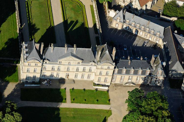 Château de Raray depuis l'ouest. Vue plongeante