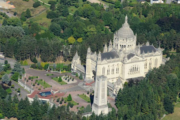 Basilique depuis le sud