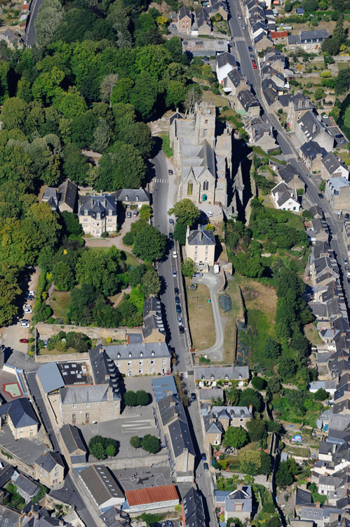 Collégiale Notre-Dame depuis l'ouest