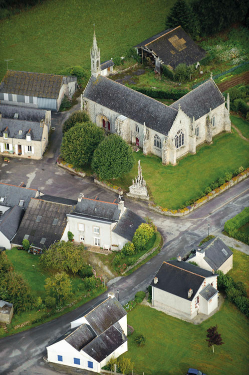 Hameau du Quilinen depuis l'est. Chapelle