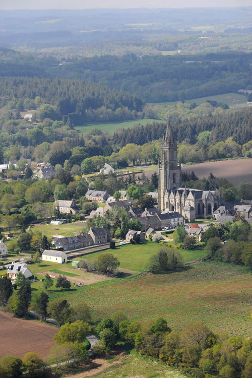 Hameau de Quelven depuis le nord-est. Église