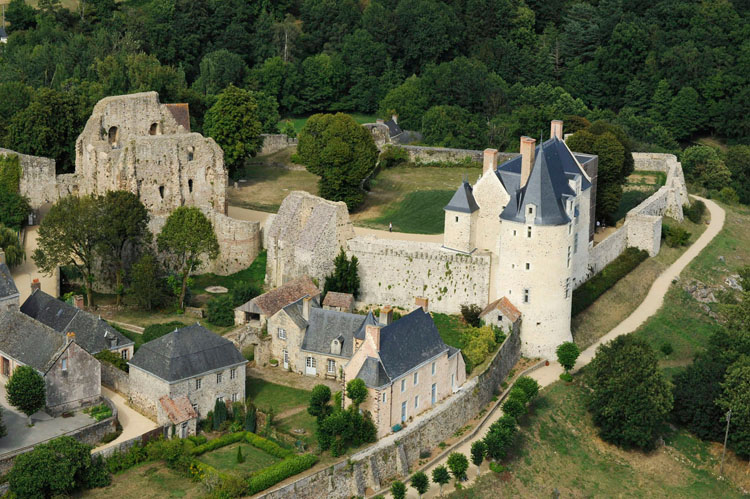 Remparts et château depuis le sud-ouest