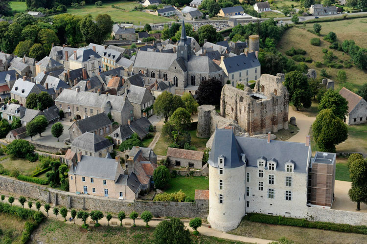 Remparts, château et église depuis le sud