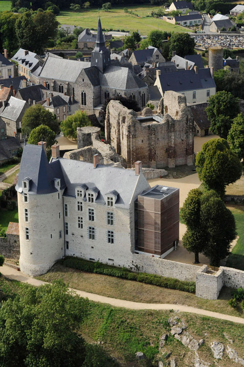 Remparts, château et église depuis le sud