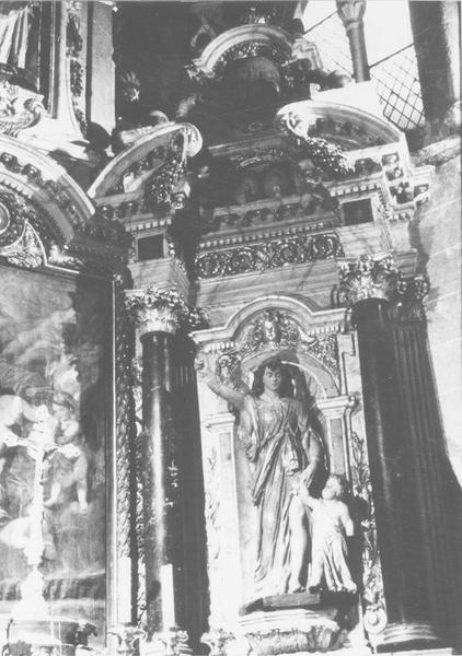 maître-autel, statue : ange gardien, vue générale - © Ministère de la Culture (France), Médiathèque du patrimoine et de la photographie (objets mobiliers), tous droits réservés