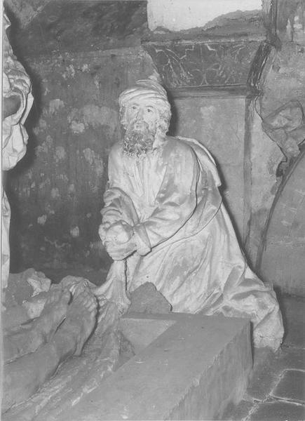 statue : mise au tombeau (la), vue partielle - © Ministère de la Culture (France), Archives départementales des Côtes-d’Armor, Conservation des antiquités et des objets d’art – Tous droits réservés