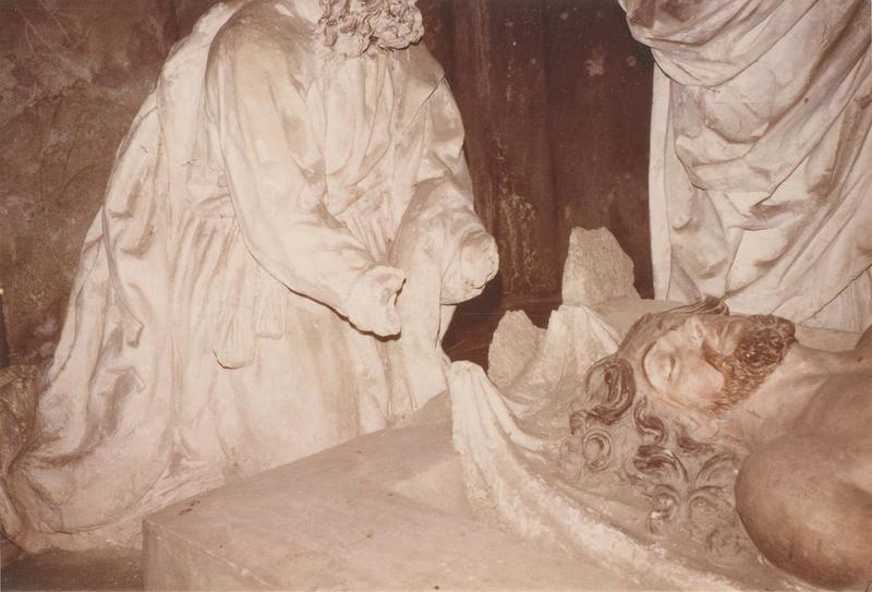 statue : mise au tombeau (la), détail - © Ministère de la Culture (France), Archives départementales des Côtes-d’Armor, Conservation des antiquités et des objets d’art – Tous droits réservés