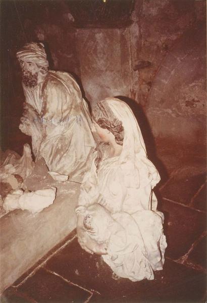statue : mise au tombeau (la), vue partielle