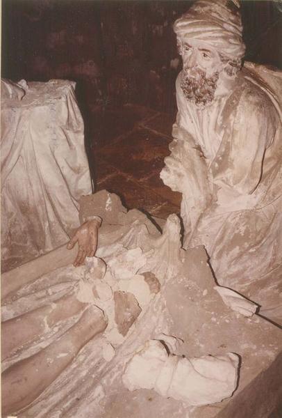 statue : mise au tombeau (la), détail