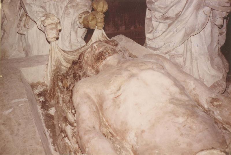 statue : mise au tombeau (la), détail