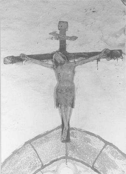 statue : Christ en croix, vue générale