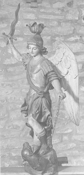 statue : saint Michel, vue générale