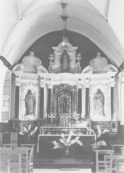 autel, tabernacle, retable, 2 statues (maître-autel) : Vierge (la), saint Joseph, vue générale