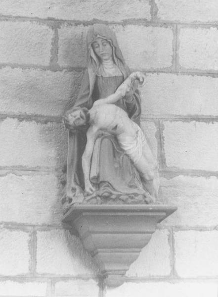 groupe sculpté : Vierge de Pitié, vue générale